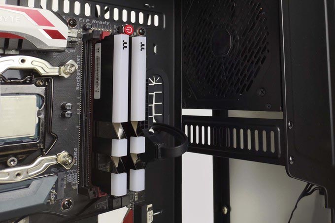 黑蘋果也玩高頻RGB內存條&mdash;&mdash;曜越TT Toughram RGB 3600開箱簡測