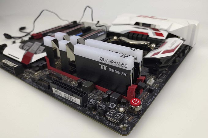 黑蘋果也玩高頻RGB內存條&mdash;&mdash;曜越TT Toughram RGB 3600開箱簡測