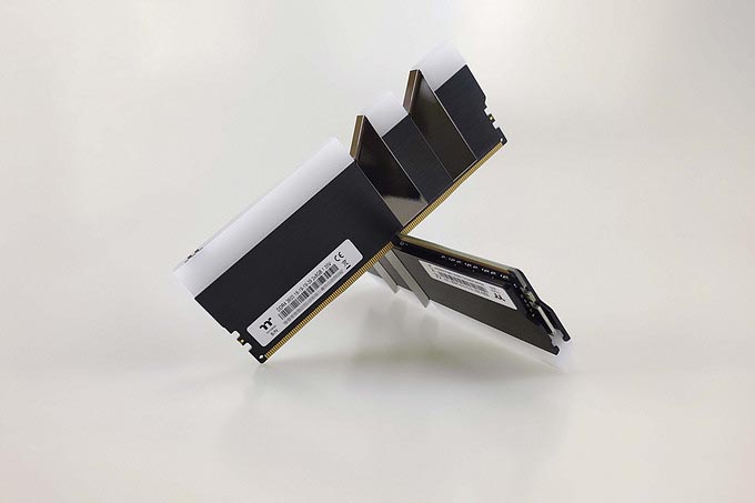 黑蘋果也玩高頻RGB內存條&mdash;&mdash;曜越TT Toughram RGB 3600開箱簡測